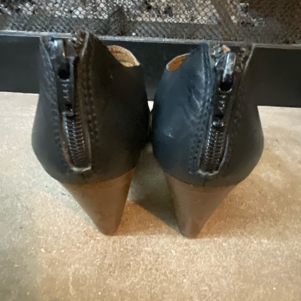 Clarks Chic Black Leather Women's Cutout Heels memory foam size 8 - Picture 7 of 10